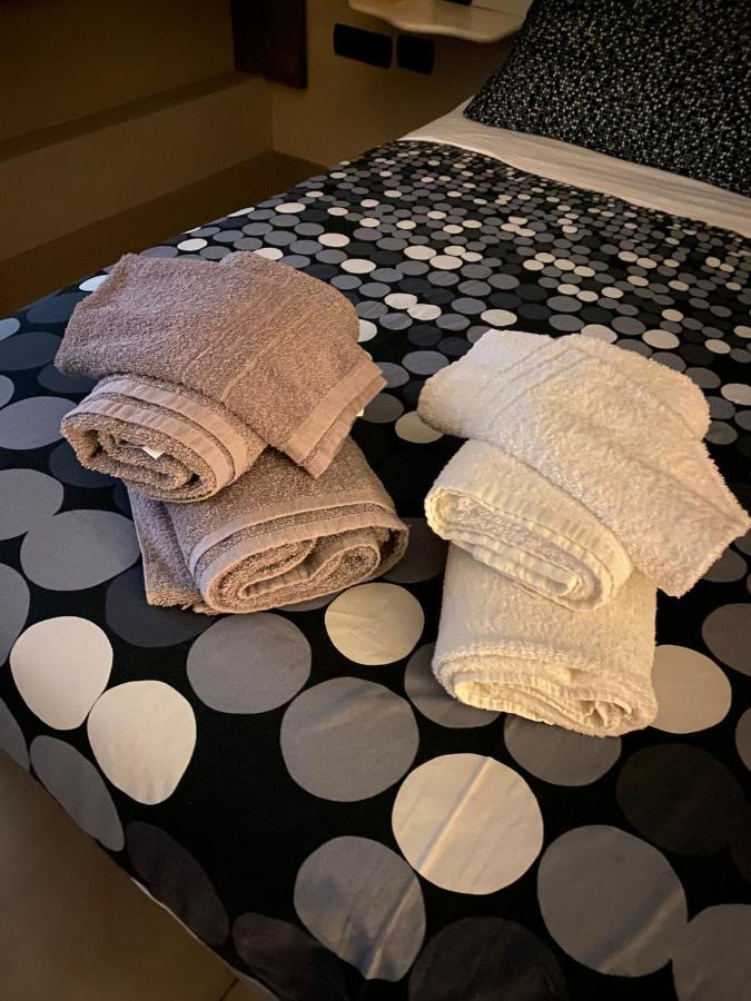 Two Sisters Suites Наполи Екстериор снимка