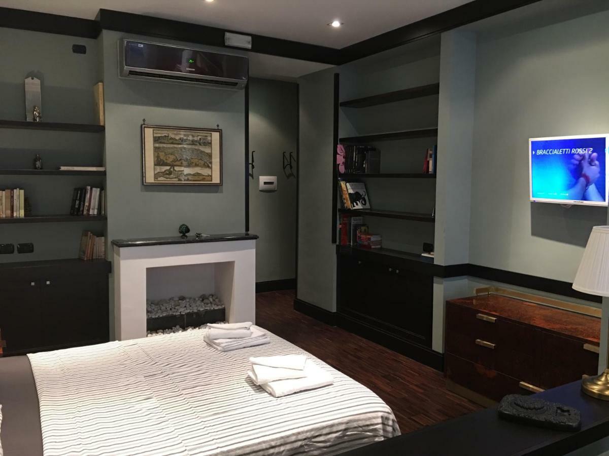 Two Sisters Suites Наполи Екстериор снимка