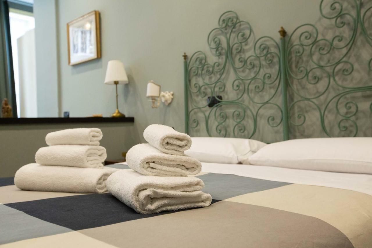 Two Sisters Suites Наполи Екстериор снимка