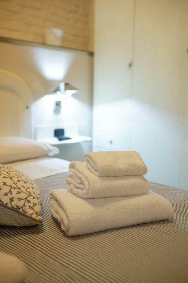 Two Sisters Suites Наполи Екстериор снимка